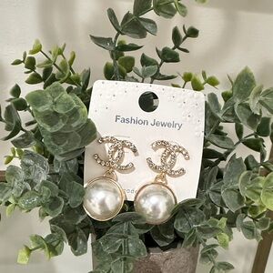 Fashion CC Chanel Pearl Earrings